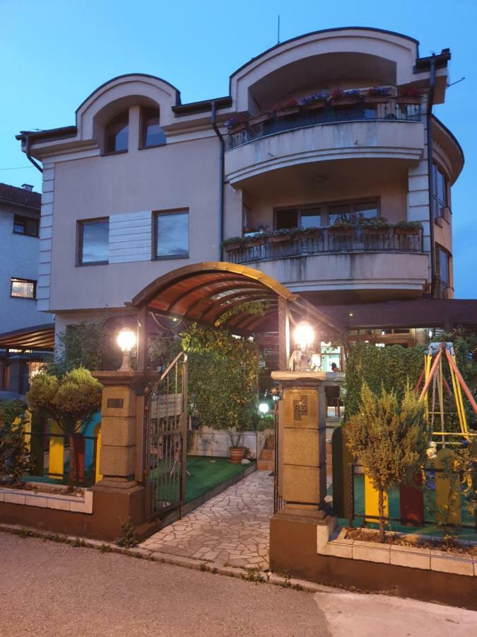 Green And Blue Apartments Banja Luka Esterno foto